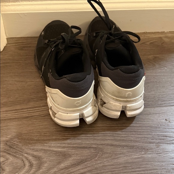 On Running Cloudfly Women’s Black and Gray Athletic Shoes US 7 - Picture 3 of 7